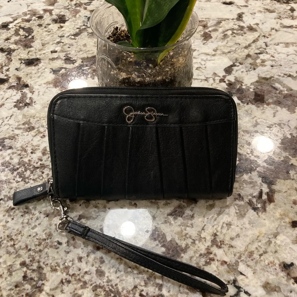Black clutch/wristlet - Picture 1 of 5